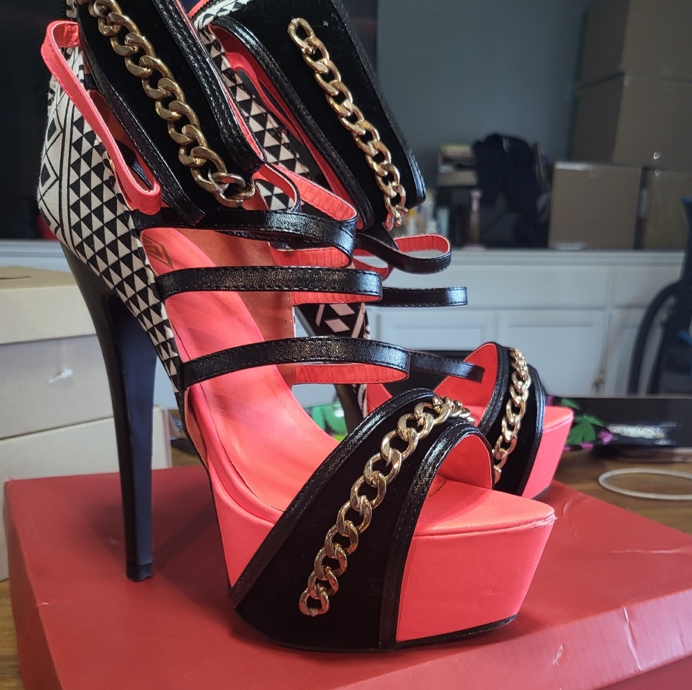 Heels - Picture 5 of 11